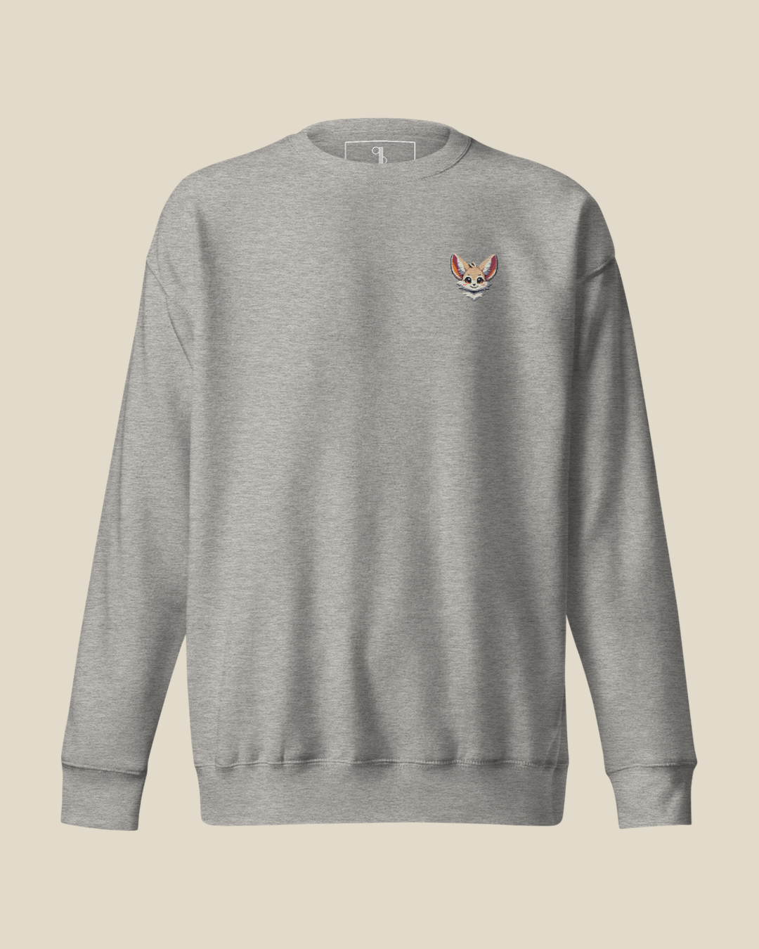 Sweatshirt Dzaïr Fennec gris qalbi vue de face, logo fennec stylé sur la poitrine