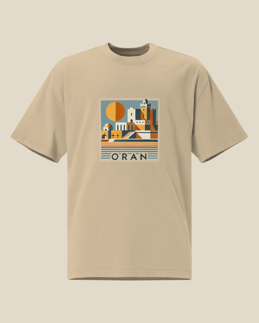 T-shirt oversize Oran Sunset qalbi vue de face – design rétro coucher de soleil Oran