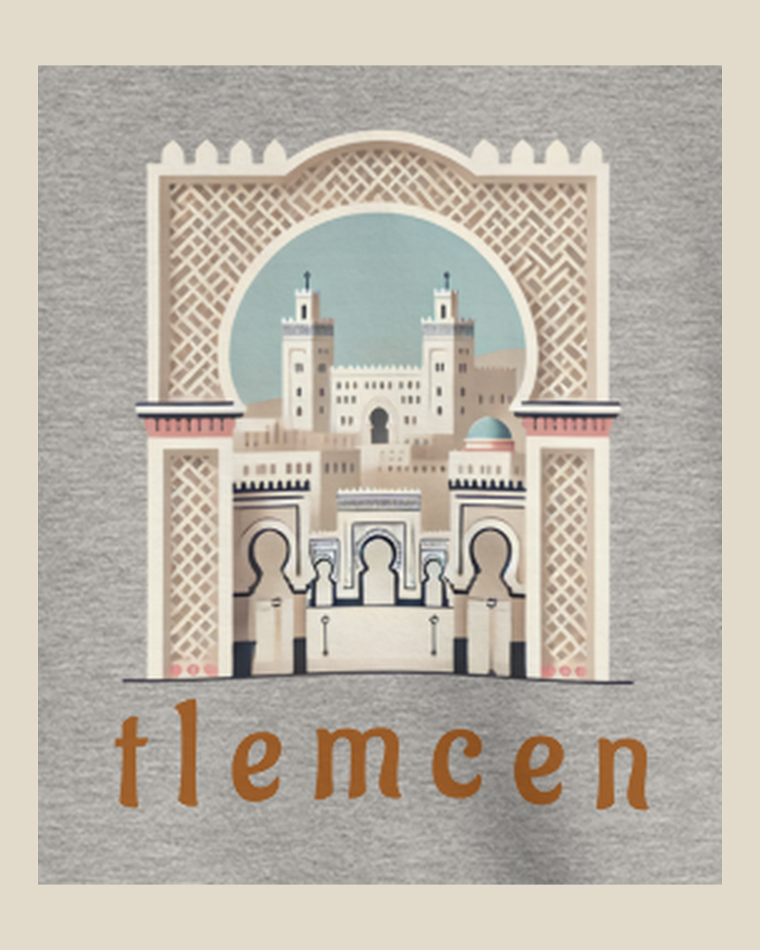 Détail de l'impression : porte mauresque de Tlemcen aux accents bleus et terracotta sur le sweatshirt gris qalbi