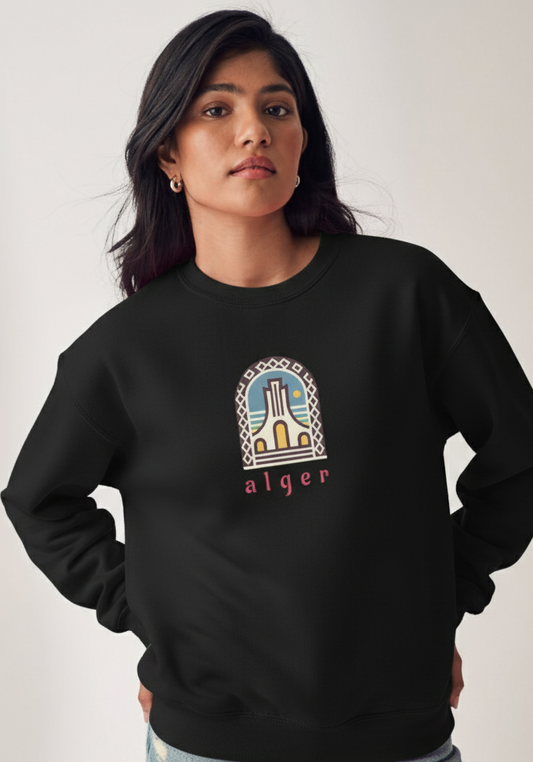 Sweatshirt Alger qalbi porté par une femme, noir