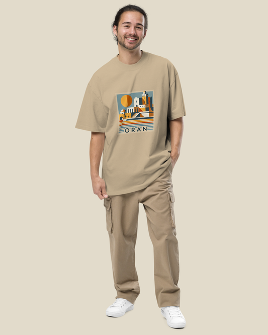 T-shirt oversize Oran Sunset qalbi porté – mannequin, coton beige, design ORAN coucher de soleil